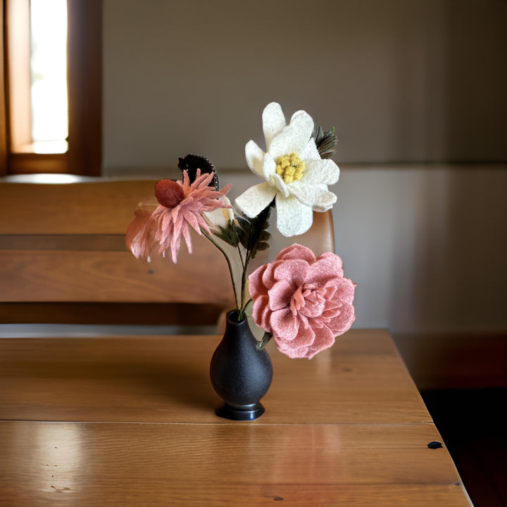 Table Bouquet in Black Vase