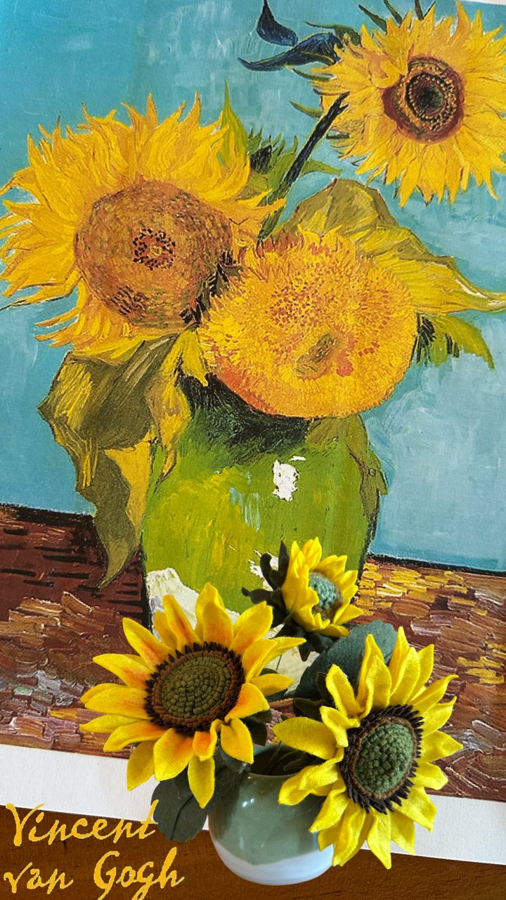 Van Gogh’s Sunflowers in a matching Vase